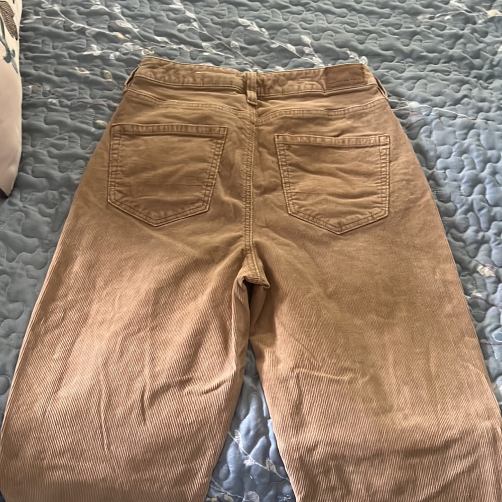 American Eagle, Tan Corduroy straight-leg pants, size 4